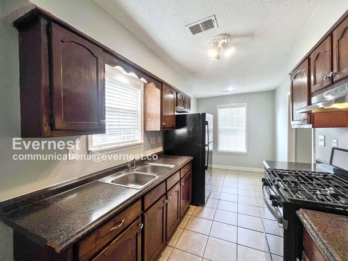 Building Photo - 360 Darrell Cove