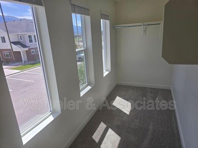 Building Photo - 444 W 1080 S