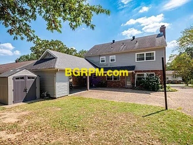 Building Photo - 4 BD 3 BA