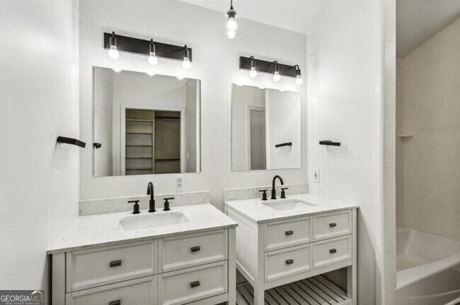 Building Photo - 2192 Spink St NW