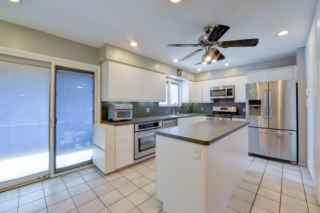 Building Photo - 326 Sea Isle Key