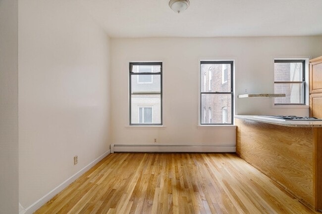 Building Photo - 195 Endicott St