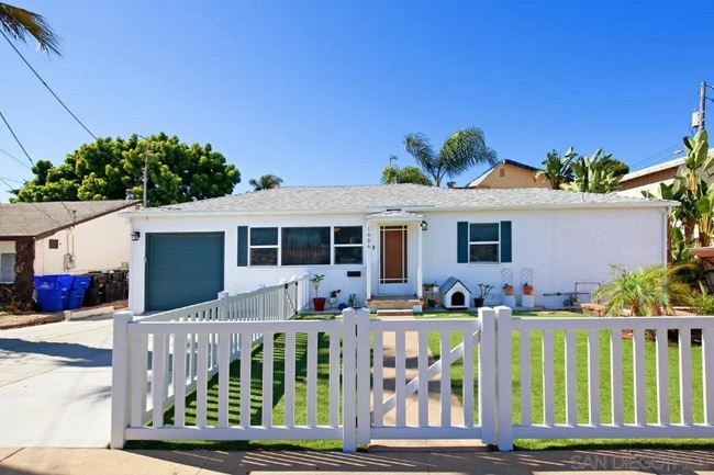 Building Photo - 1656 Pacific Beach Dr