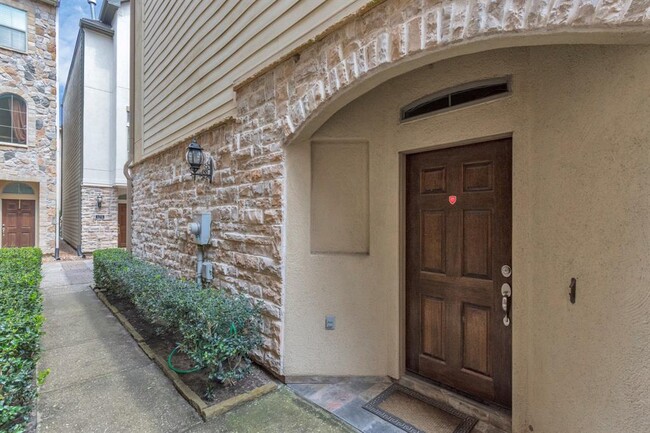 Building Photo - 592 Bomar St