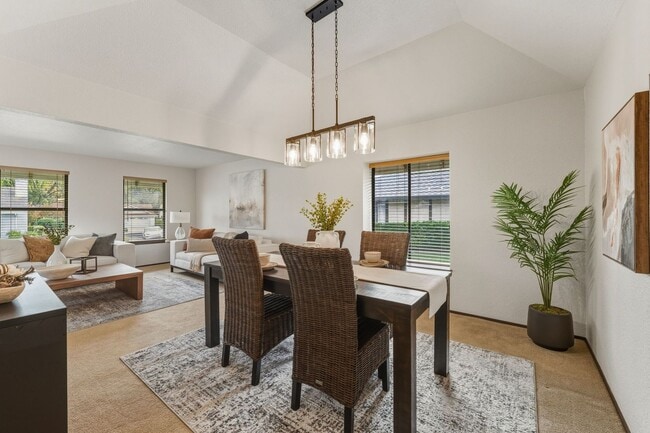 Building Photo - Quiet & Central Neighborhood - 3 Bedroom 2 Bathroom - Large Yard - Lawn Service Provided!