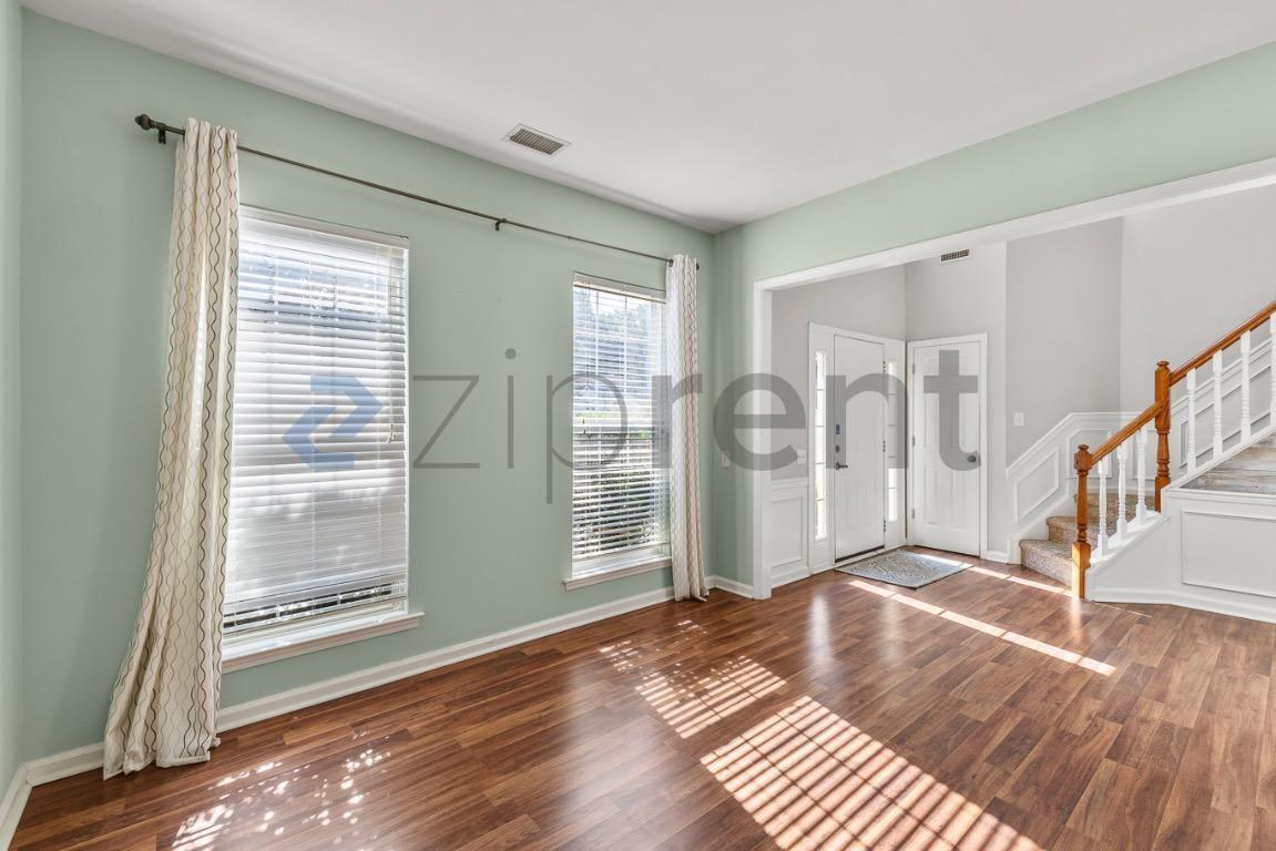 Building Photo - Unit
