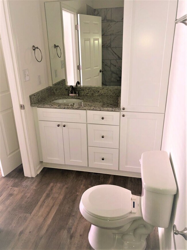 Building Photo - 2/2 Dolphin Villas Condo, Gulf Shores!