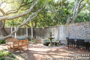 Building Photo - 140 W Fair Oaks Pl