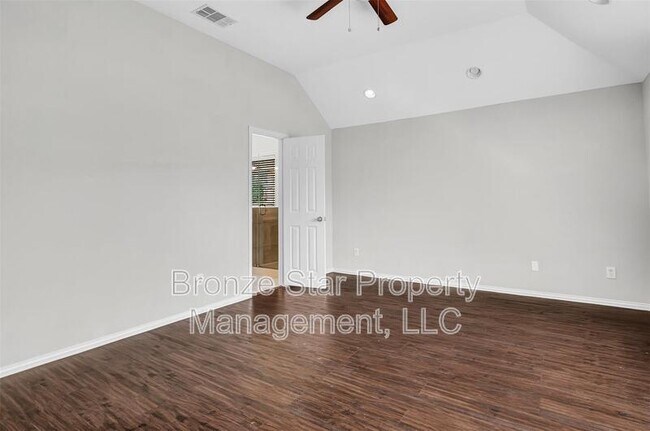 Building Photo - 2827 Rosewood Blvd