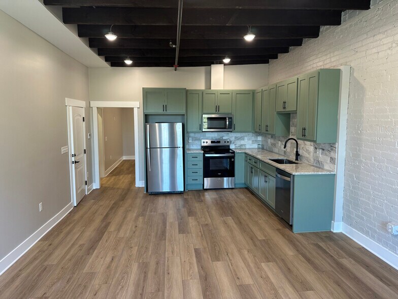 Building Photo - 104 S 4th St