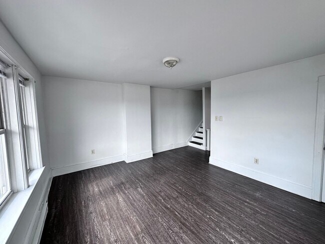 Building Photo - 2712 Woodlawn St