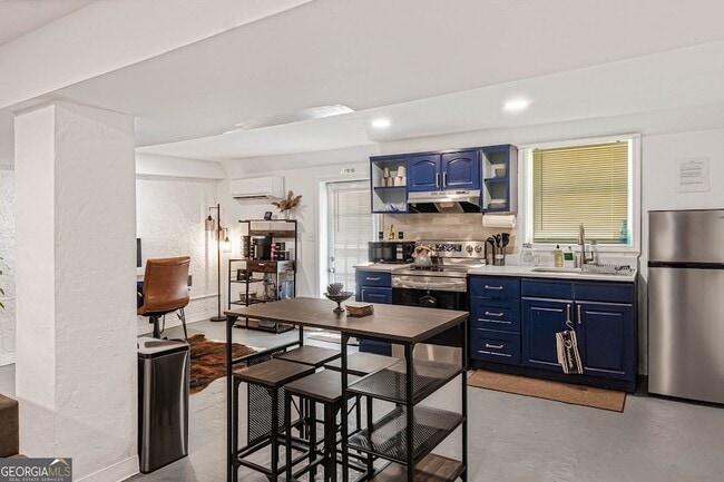 Building Photo - 2100 Cascade Rd