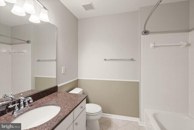 Building Photo - 917 Rolfe Pl