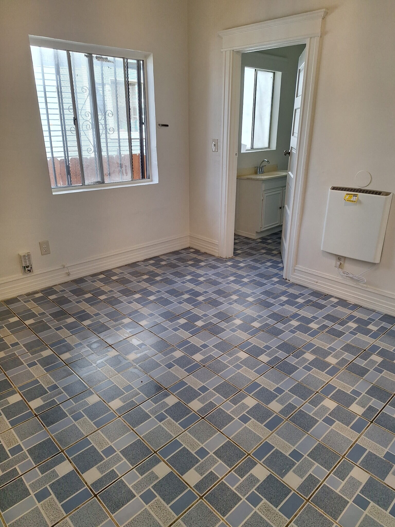 Building Photo - 1280 W 38th St