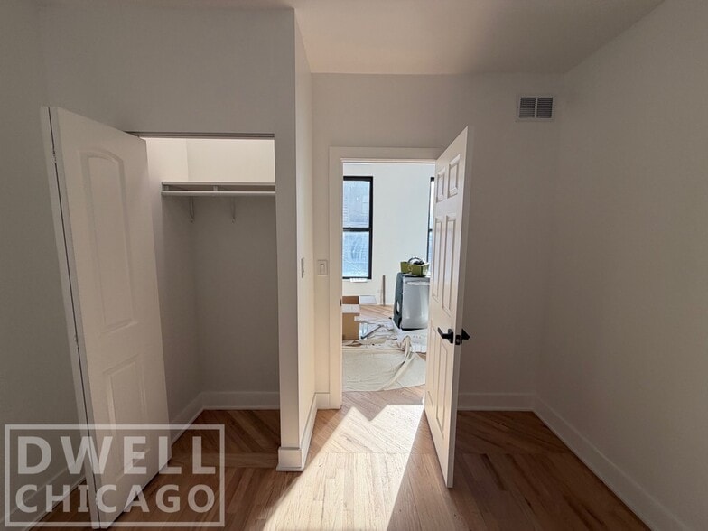 Building Photo - 916 N Noble St