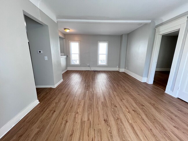 Building Photo - Updated 4-Bedroom Home!