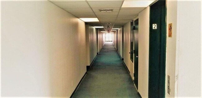 Building Photo - 2824 S Bartell Dr