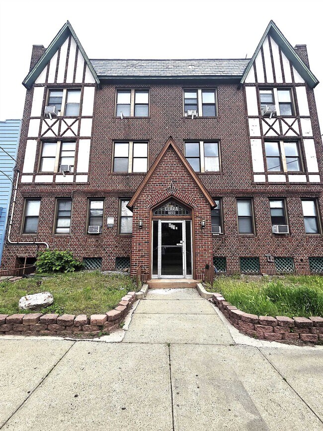Building Photo - 901 Grand Ave