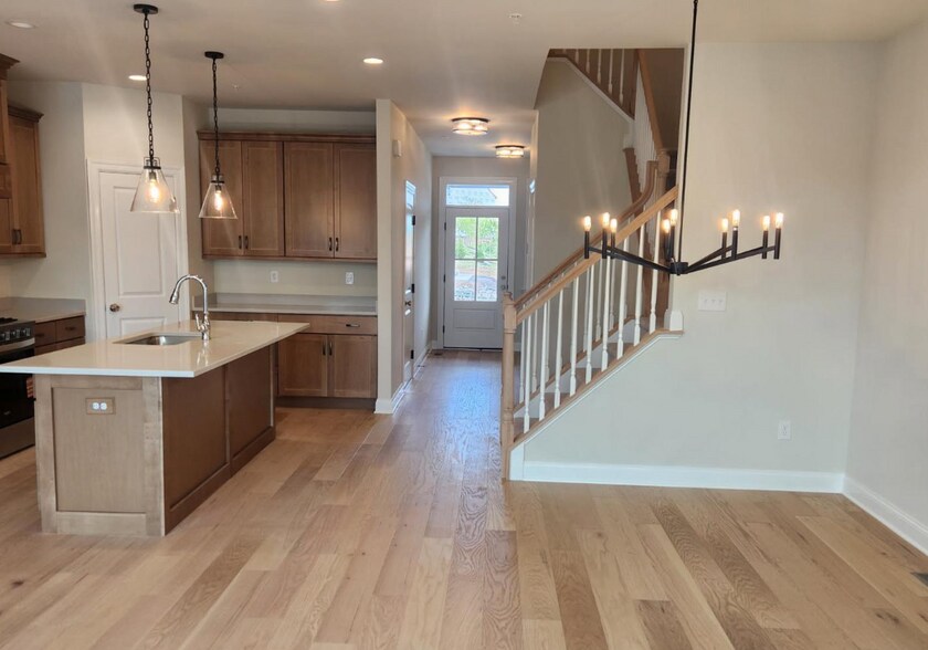 Building Photo - 328 Foxtail Ln