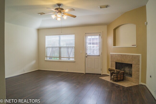 Building Photo - 2819 Foster Hill Dr