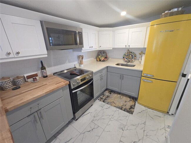 Building Photo - 2601 Gulf Dr N