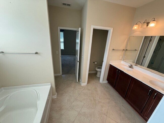 Building Photo - 18 Yonges Island Dr