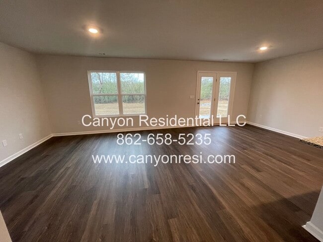 Building Photo - 5825 Vernier Dr SW