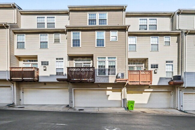 Building Photo - 968 Harrison Cir