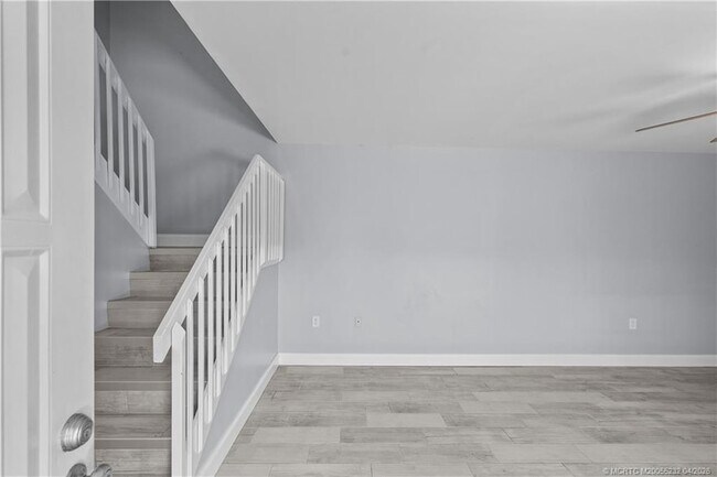 Building Photo - 3579 SW Sunset Trace Cir