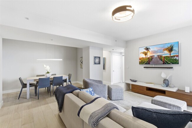 Building Photo - 511 SE 5 Ave