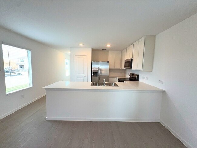 Building Photo - 6220 Sandpiper Ln