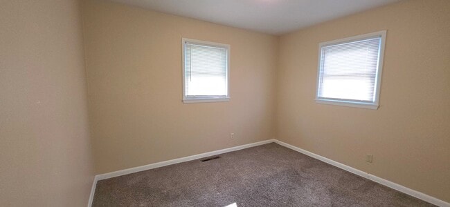 Building Photo - Link 826/830