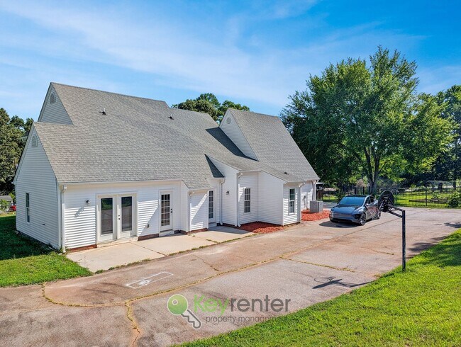 Building Photo - 166 Chastain Rd