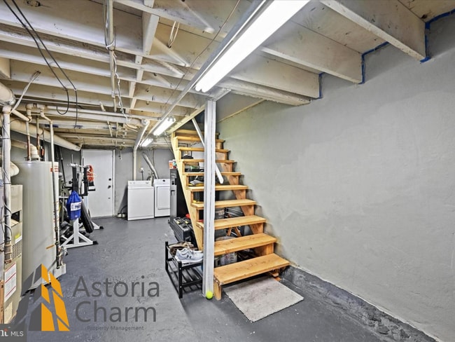 Building Photo - Beautifully Renovated 2-Bed, 1-Bath with P...