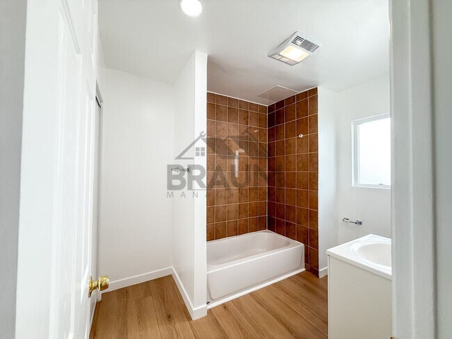 Building Photo - 13129 Oxnard St