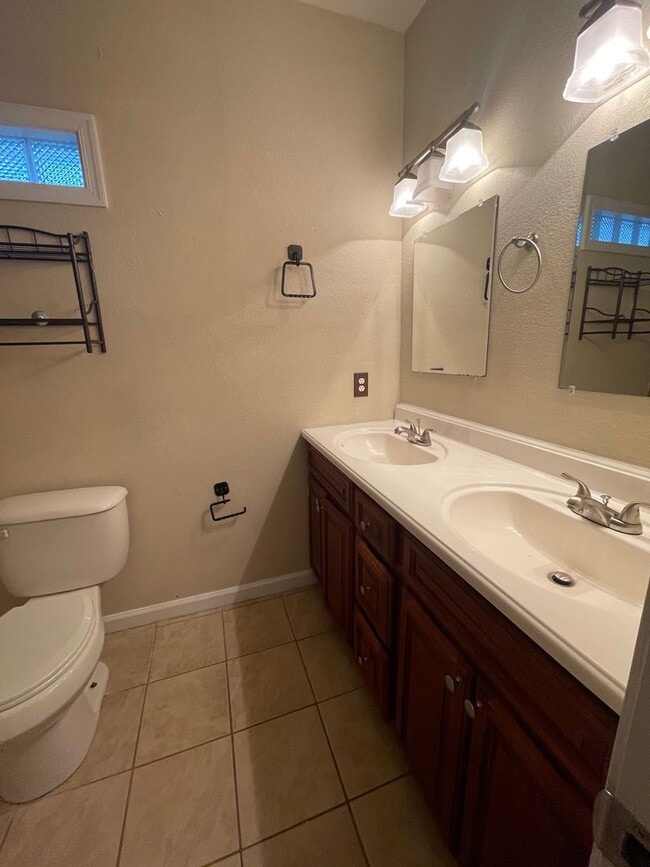 Building Photo - Chesterfield Heights