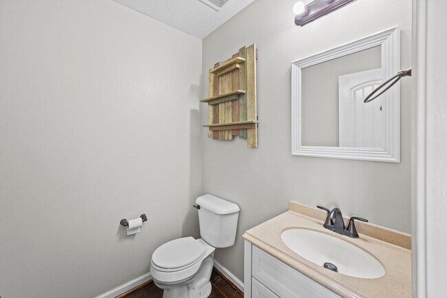 Building Photo - Move-In Special Available! Spacious 3BR Home with Bonus Room, Fireplace & Fenced Yard