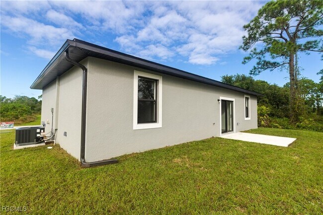 Building Photo - 6027 Pecan Cir