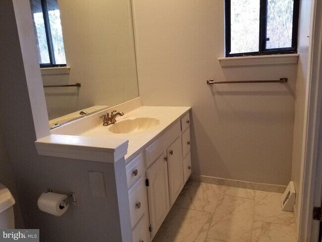 Building Photo - 1005 Worthington Dr