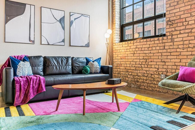 Building Photo - 606 N Washington Ave