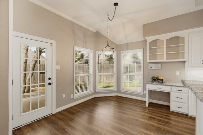 Building Photo - Perfect blend of comfort, style, and convenience.
