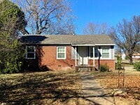 Building Photo - Spacious 4BR/2BA Home with Fenced Yard & A...