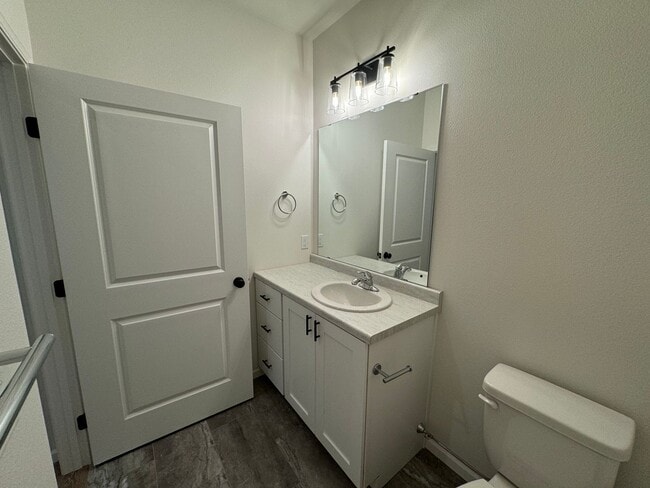 Building Photo - 3-bedroom, 3-bathroom South Fargo Family H...
