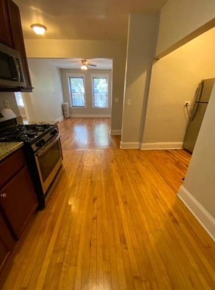 Building Photo - 1318 W Waveland Ave