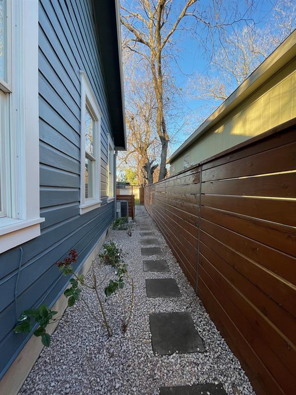 Building Photo - 304 Nelray Blvd