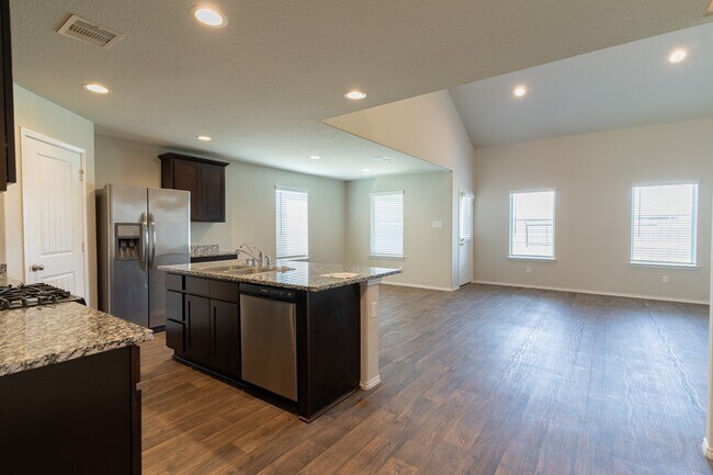 Building Photo - 1834 Brady Shores Dr