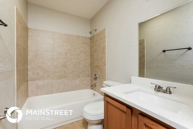 Building Photo - 1381 Puritan St