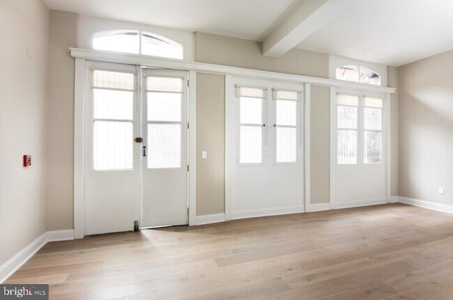 Building Photo - 33 Letitia St