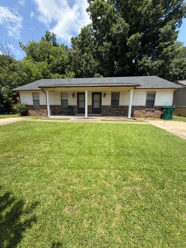 Building Photo - 39-39 Rushwood Dr