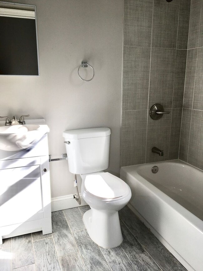 Building Photo - 1111 Gleneagle Rd